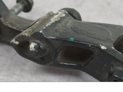 Snett nerifrån på Bromsoksfäste från en Honda GL 1200 -1986 motorcykel.