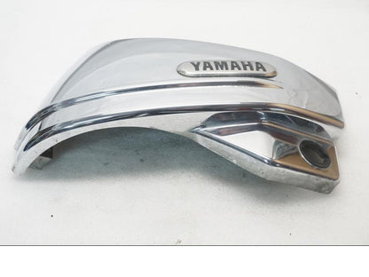 Framsidan på Sidopanel från en Yamaha XVS 650 -2000 motorcykel.
