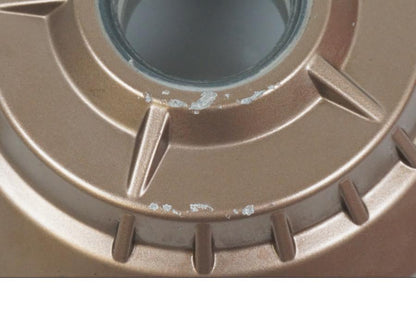 Snett uppifrån på Generatorkåpa från en BMW S 1000 R -2021 motorcykel.