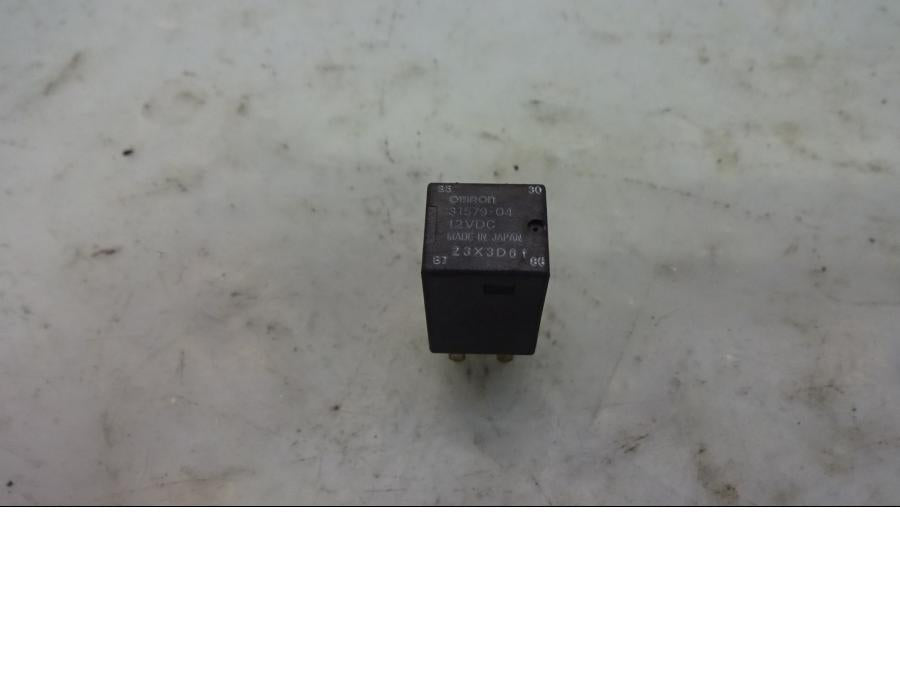 Framsidan på Relä från en H-D Touring Road King Custom FLHRSI -2004 motorcykel.