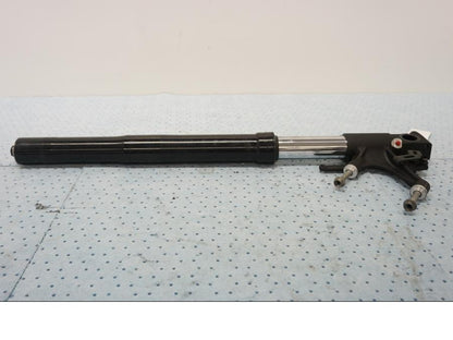 Framsidan på Gaffelben från en Honda CBR 1000 RR -2011 motorcykel.