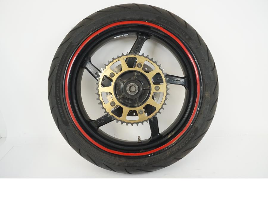 Framsidan på Hjulpaket från en Aprilia RS 250 -1998 motorcykel.