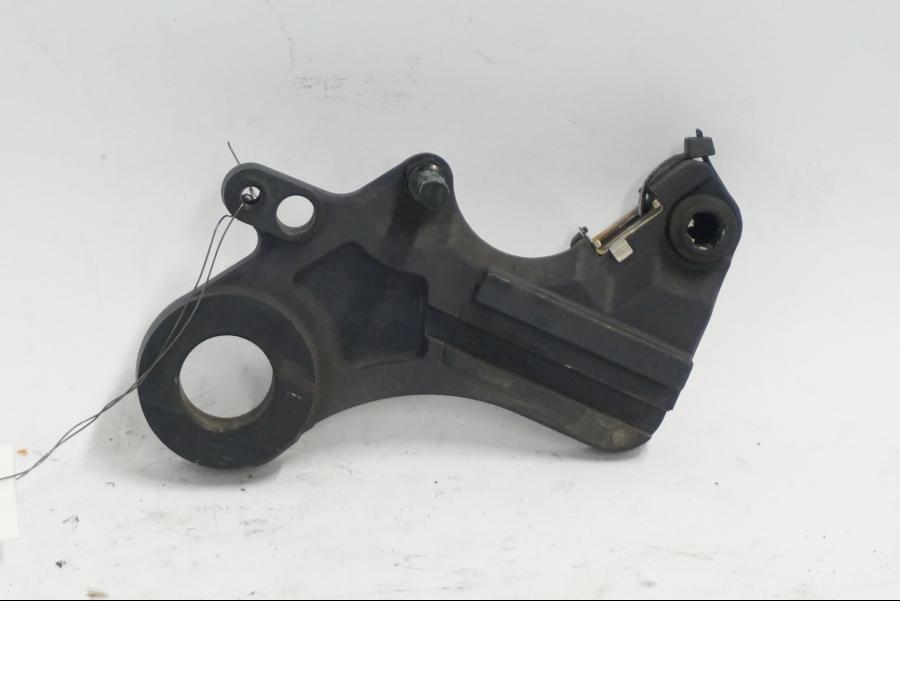 Framsidan på Bromsoksfäste från en KTM 790 Duke -2018 motorcykel.