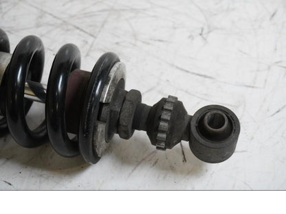 Baksidan på Stötdämpare från en Yamaha MT-01 -2009 motorcykel.