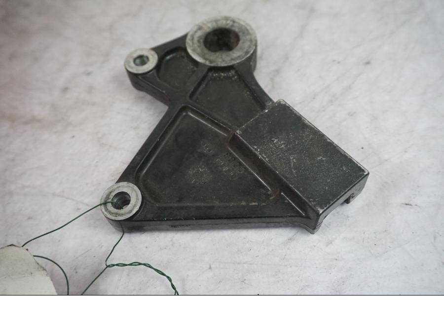 Baksidan på Bromsoksfäste från en Kawasaki ZX-10R -2005 motorcykel.