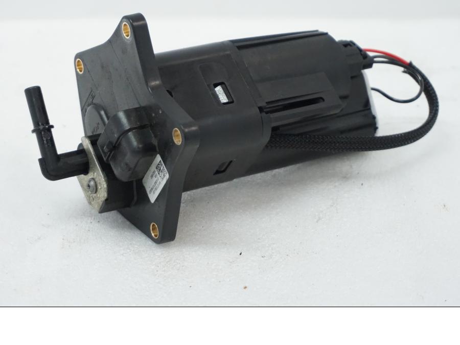 Baksidan på Bensinpump insprut från en KTM 1290 Super Adventure R -2021 motorcykel.