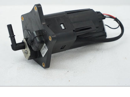 Baksidan på Bensinpump insprut från en KTM 1290 Super Adventure R -2021 motorcykel.