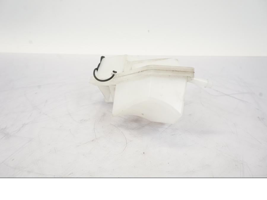 Baksidan på Vattenexpansionskärl från en BMW R 1250 GS -2019 motorcykel.