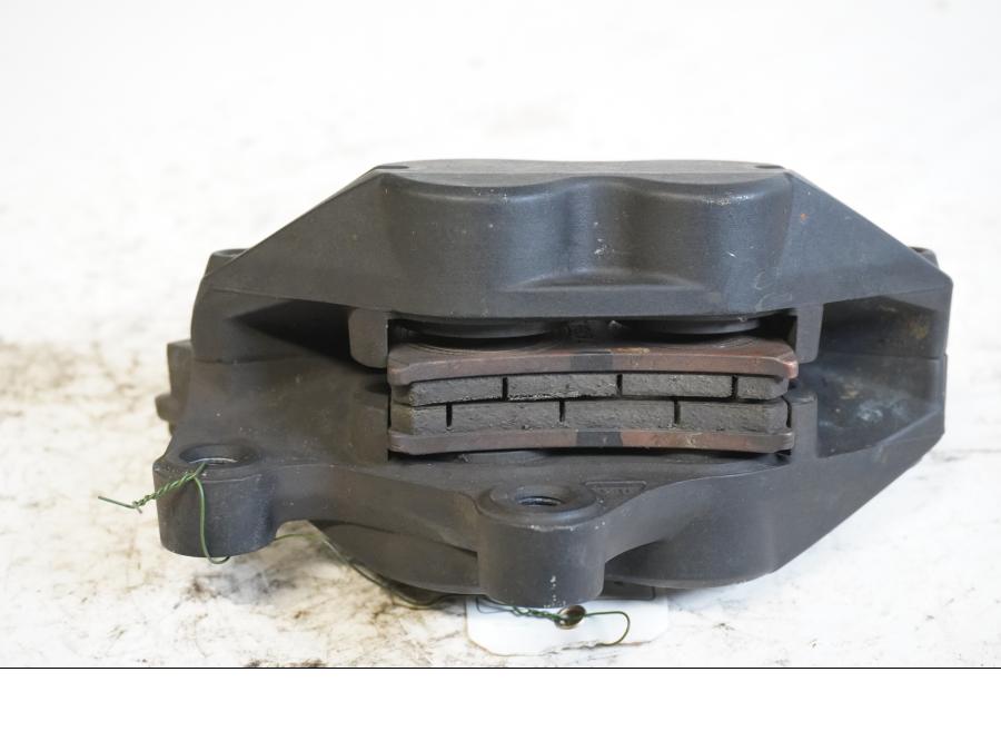 Höger sida på Bromsok från en BMW F 800 R -2010 motorcykel.