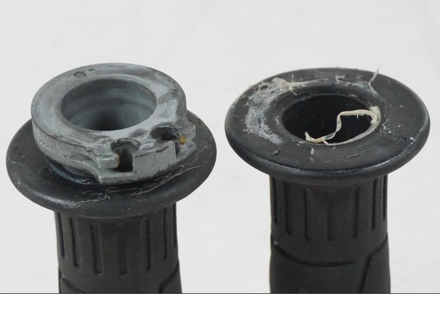 Baksidan på Gummihandtag från en Kawasaki ZX-6R -2005 motorcykel.