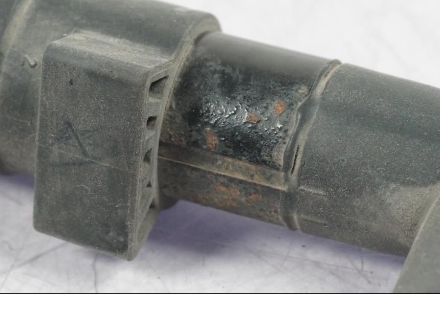 Baksidan på Tändspole från en BMW R 1200 GS -2005 motorcykel.