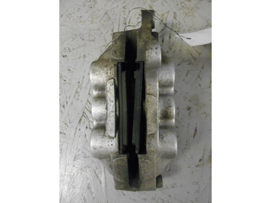 Framsidan på Bromsok från en Suzuki VZ 1600 -2004 motorcykel.