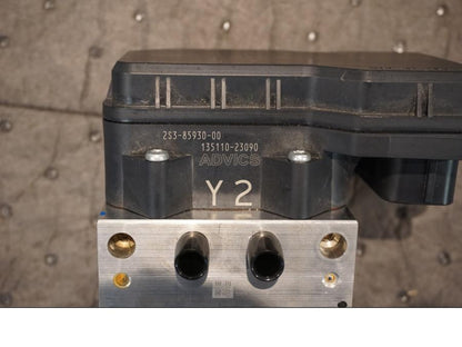 Baksidan på ABS Modulator från en Yamaha V-Max 1700 -2010 motorcykel.