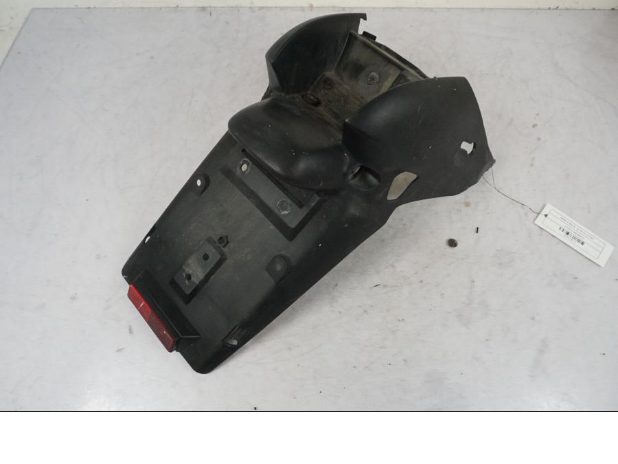 Framsidan på Bakskärm från en BMW R 850 R -2004 motorcykel.