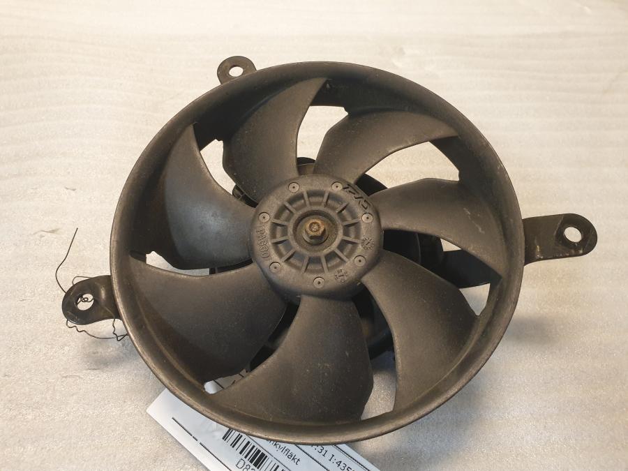 Framsidan på Vattenkylfläkt från en Honda CBR 900 RR -2003 motorcykel.