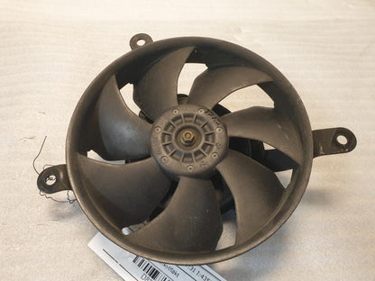 Framsidan på Vattenkylfläkt från en Honda CBR 900 RR -2003 motorcykel.