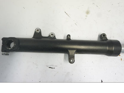 Höger sida på Gaffelben från en Suzuki DL 1000 -2003 motorcykel.