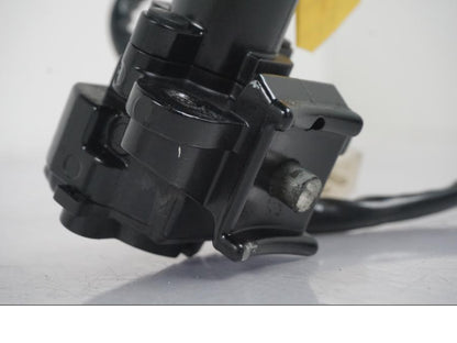 Höger sida på <p>Låssats från Kawasaki Ninja 300 ABS 2014.</p>

<p>1st nyckel, tändningslås, sadellås, tanklock.</p> motorcykel.