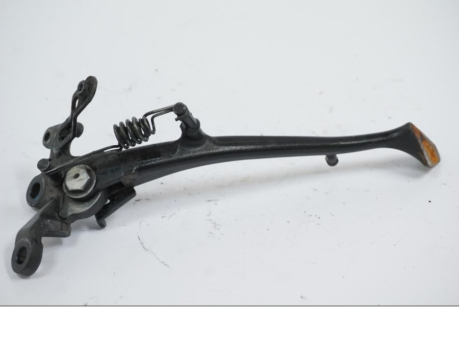 Snett nerifrån på Sidostöd från en Suzuki GSX-R 1000 -2008 motorcykel.