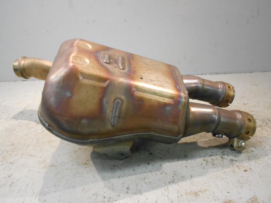 Höger sida på Mellanburk från en Yamaha YZF 1000 R1 -2015 motorcykel.