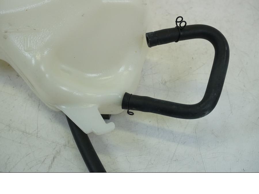 Vänster sida på Vattenexpansionskärl från en Kawasaki NINJA 400 -2020 motorcykel.