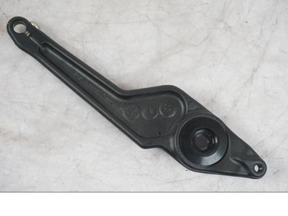 Snett uppifrån på Bromspedal från en KTM 1290 Super Duke R -2022 motorcykel.