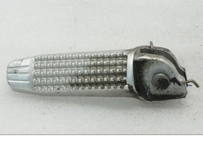 Framsidan på Fotpinne från en BMW F 800 R -2011 motorcykel.