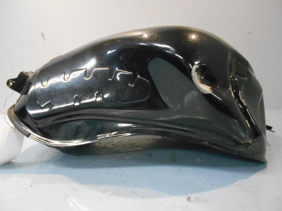 Baksidan på Bensintank från en Kawasaki Z 1000 -2015 motorcykel.