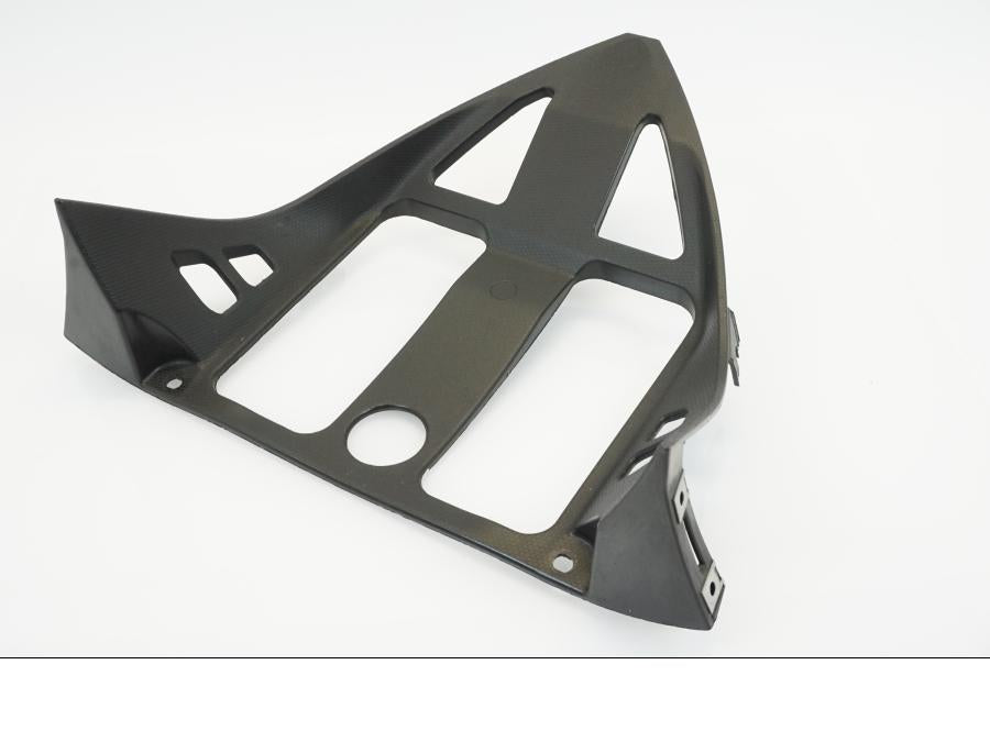 Höger sida på Trekanten från en Aprilia RSV 1000 -2004 motorcykel.