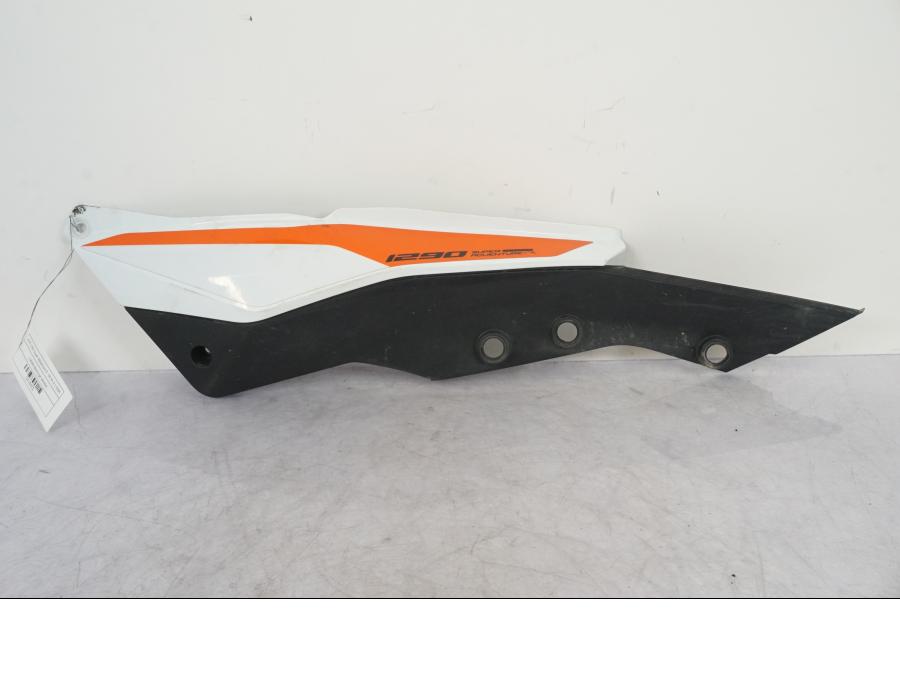 Framsidan på Bakvinge från en KTM 1290 Super Adventure R -2018 motorcykel.