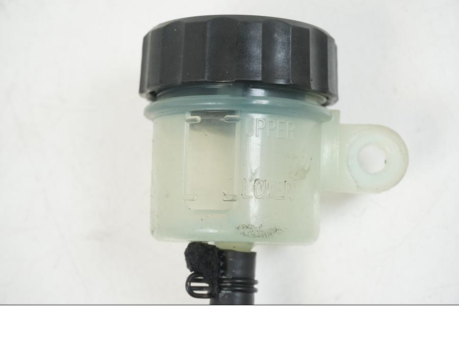 Extrabild2 på Bromshuvudcylinder från en Yamaha YZF 1000 R1 -2006 motorcykel.