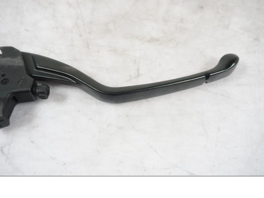 Snett uppifrån på Kopplingsgrepp från en BMW F 800 R -2018 motorcykel.