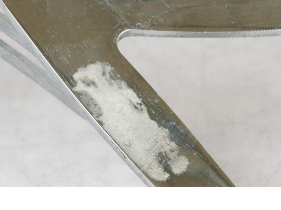 Snett uppifrån på Pakethållare från en Suzuki VL 800 -2002 motorcykel.