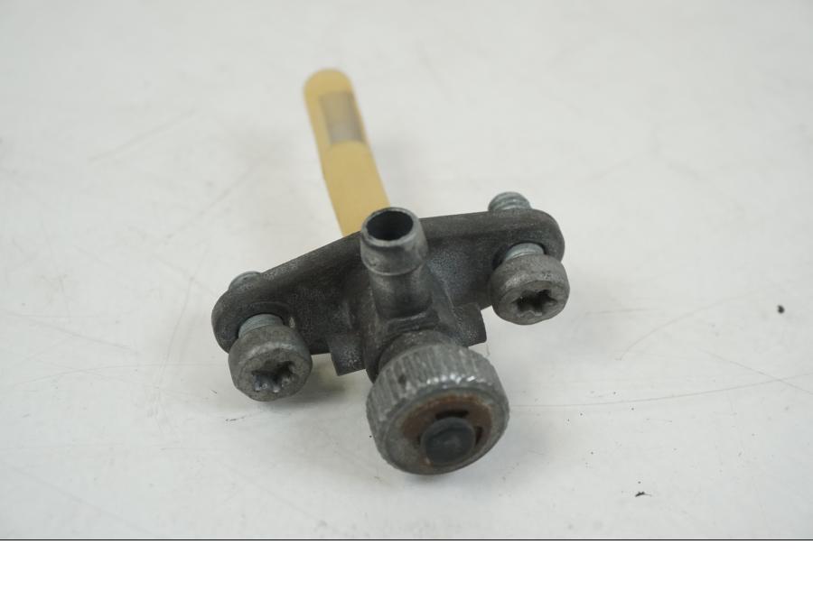 Vänster sida på Bensinkran från en KTM 990 SM -2009 motorcykel.