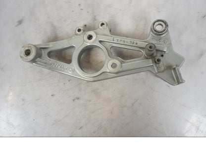 Vänster sida på Fotpinnefäste från en BMW R 1150 GS -2002 motorcykel.