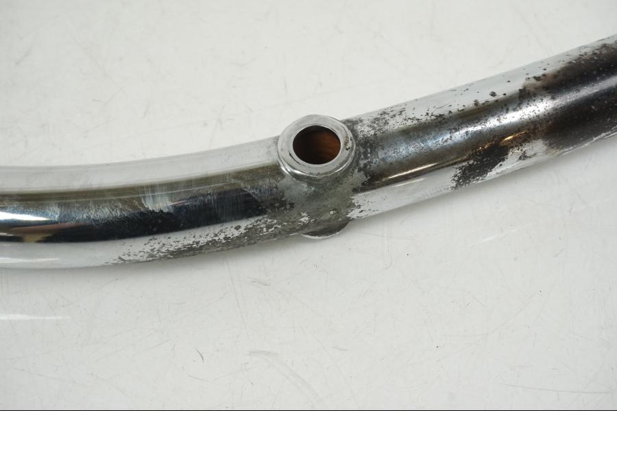 Höger sida på Bakskärmstag från en Suzuki VS 1400 -1999 motorcykel.