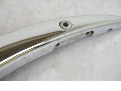 Vänster sida på Bakskärmstag från en Suzuki VL 800 -2002 motorcykel.