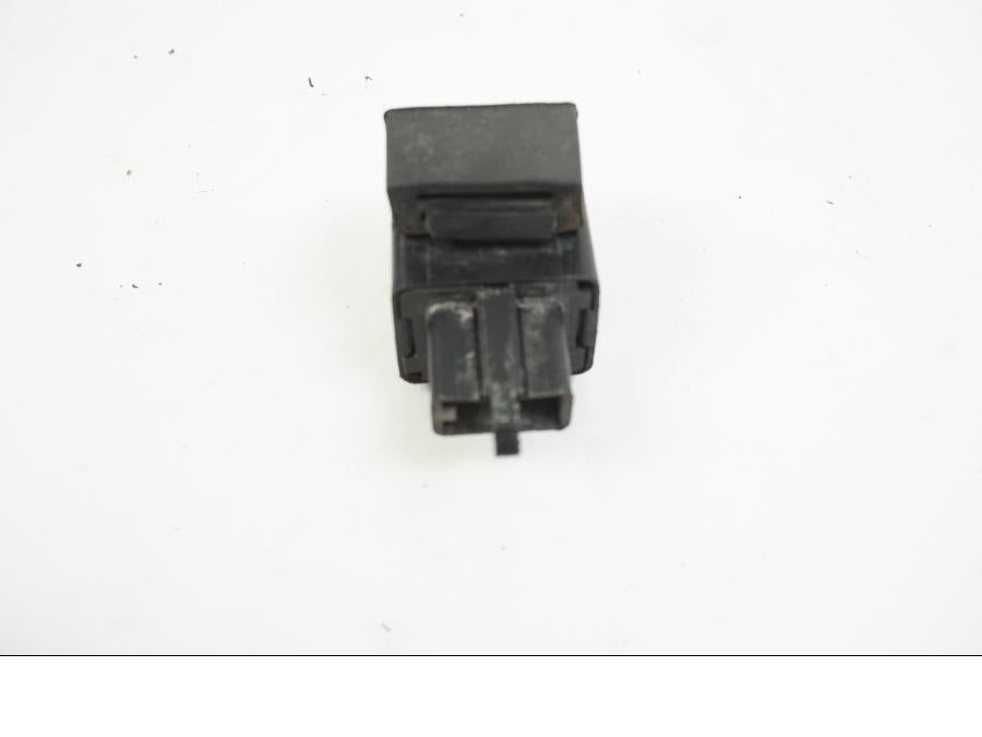Baksidan på Blinkersrelä från en Yamaha XVS 1100 -2004 motorcykel.