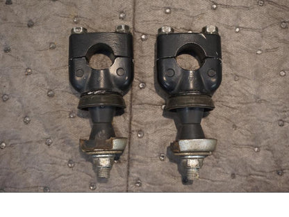 Baksidan på Styrfäste från en Suzuki DR 650 -1997 motorcykel.