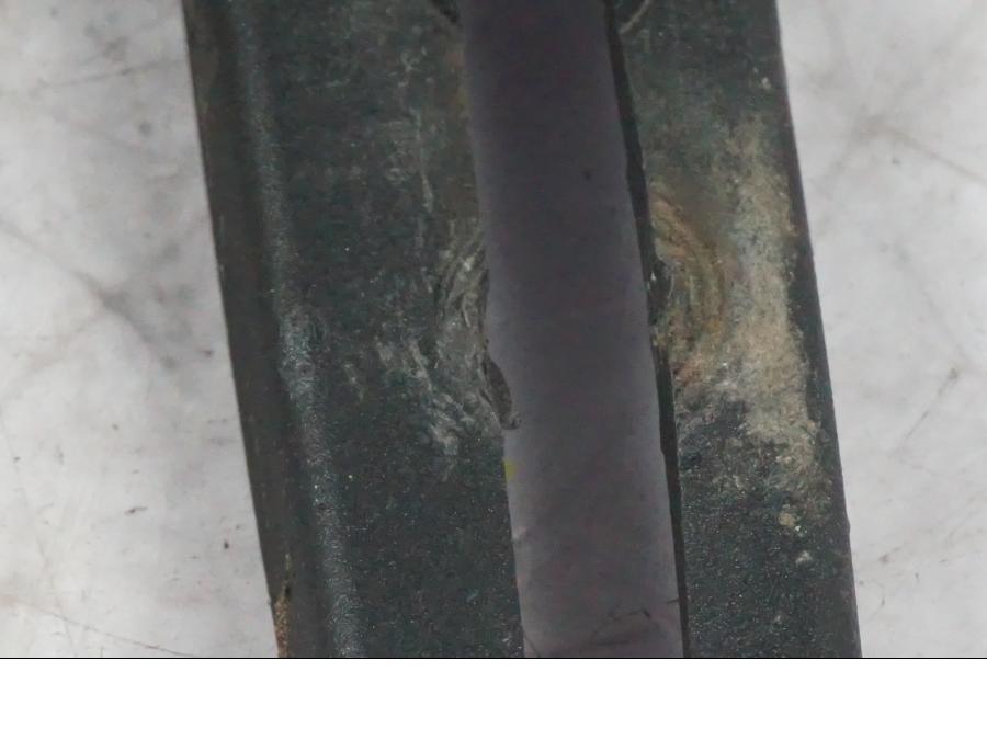 Snett nerifrån på Skylthållare från en Ducati Multistrada V4 -2024 motorcykel.