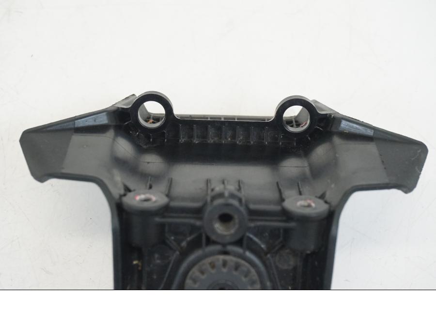 Extrabild1 på Instrumentfäste från en Ducati Streetfighter V4 -2020 motorcykel.