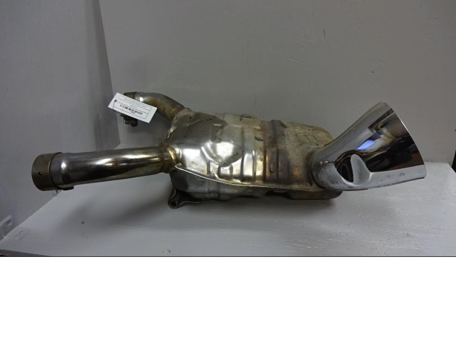 Framsidan på Mellanburk från en BMW R 1150 GS -1999 motorcykel.