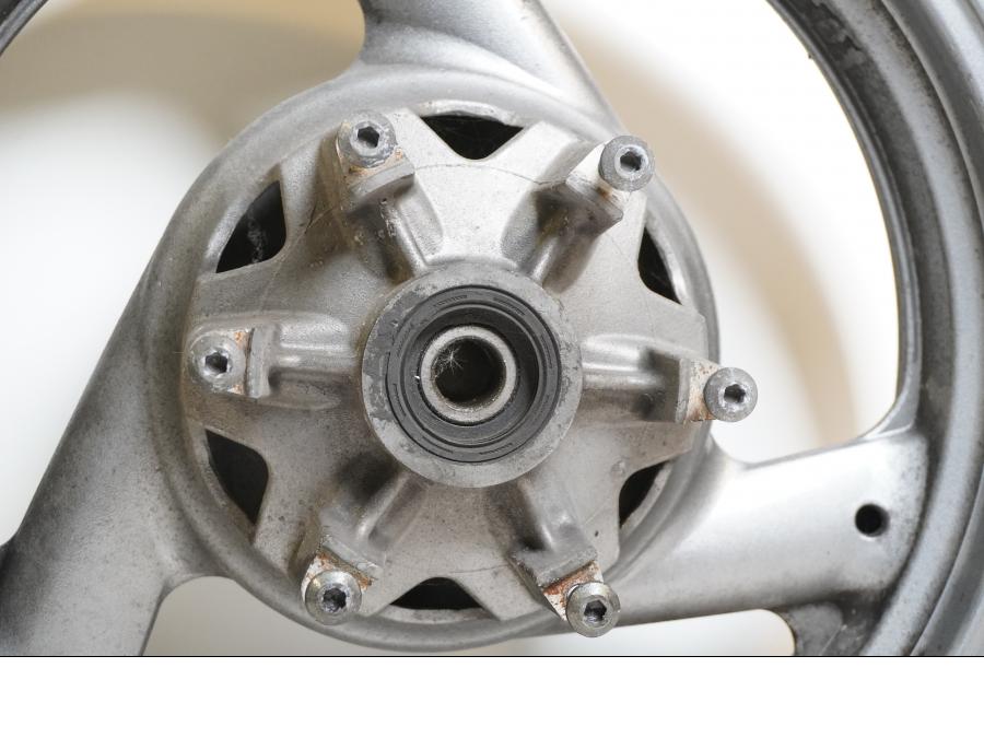 Extrabild3 på Fälg från en Yamaha FJ 1200 -1989 motorcykel.