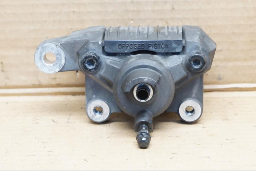 Framsidan på Bromsok från en Suzuki GSX 1300 R -2001 motorcykel.