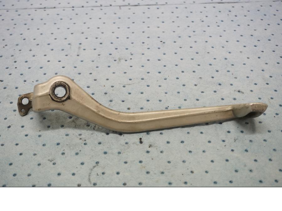 Framsidan på Bromspedal från en Triumph Tiger -2001 motorcykel.