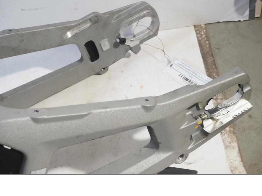 Vänster sida på Sving från en Ducati Multistrada 1158 V4 -2021 motorcykel.