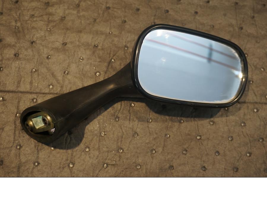 Framsidan på Backspegel från en Honda NSR 125 -1998 motorcykel.