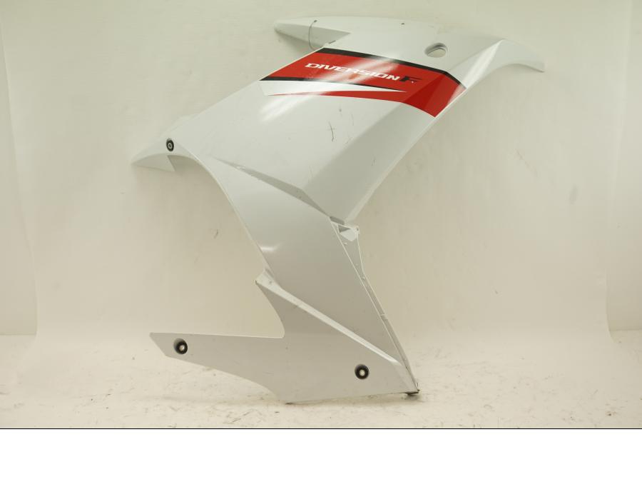 Framsidan på Sidkåpa från en Yamaha XJ 6 -2011 motorcykel.