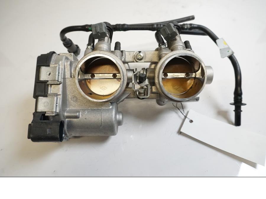 Framsidan på Spjällhus från en Aprilia Tuono V4R -2018 motorcykel.