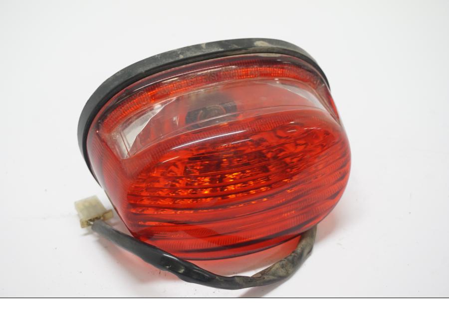 Baksidan på Baklampa från en Suzuki VZ 800 -1998 motorcykel.